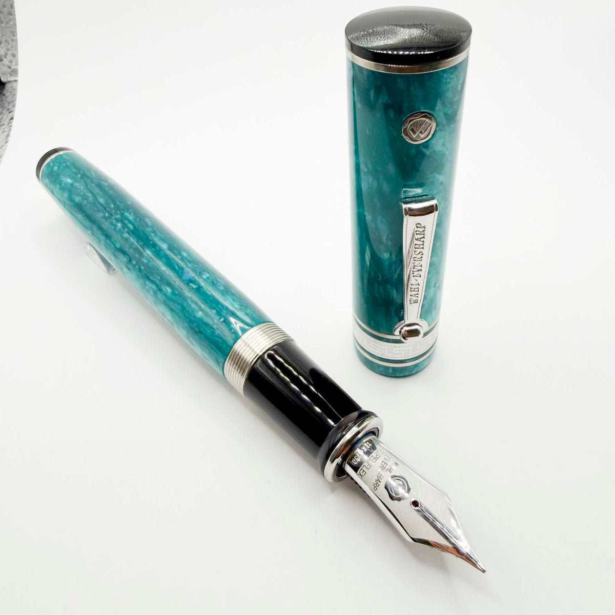 Wahl Eversharp Lustrous Marbleized Turquoise Decoband Oversized Fountain Pen - Superflex Medium #8 Size 1kt Gold Nib