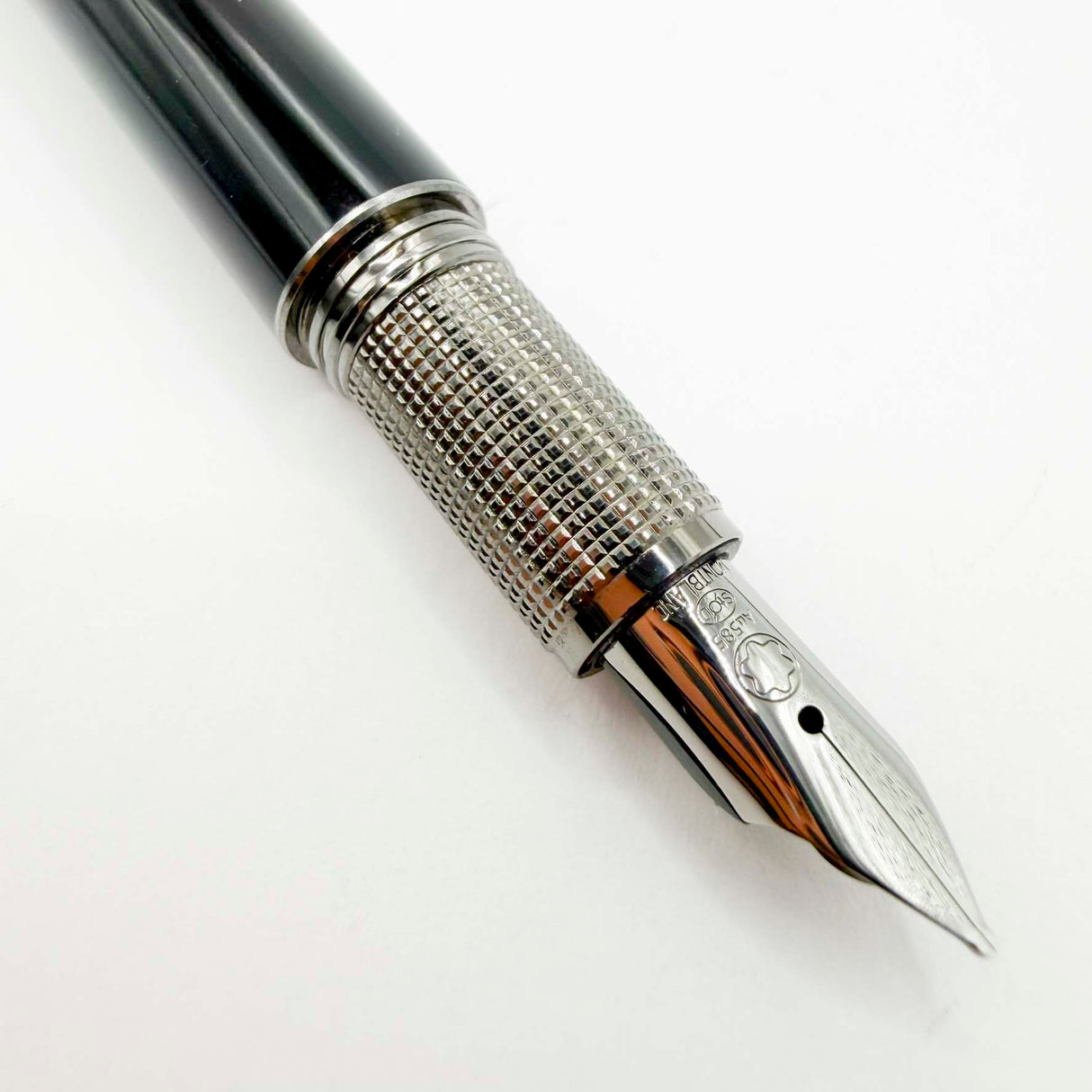 Montblanc StarWalker Black Fountain Pen with Ruthenium Plated Trim - Medium 14kt Gold Nib