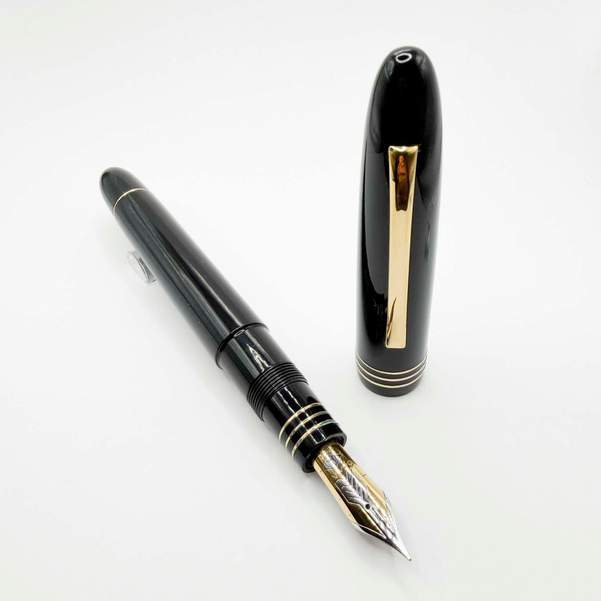 OMAS Ogiva Museum of Modern Art New York Black Fountain Pen - Fine 18kt Gold Nib