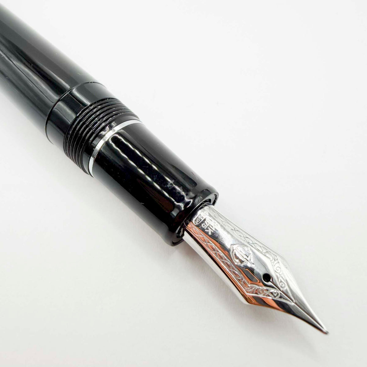 Sailor 1911L Large Black Fountain Pen - Broad 21kt Gold Nib