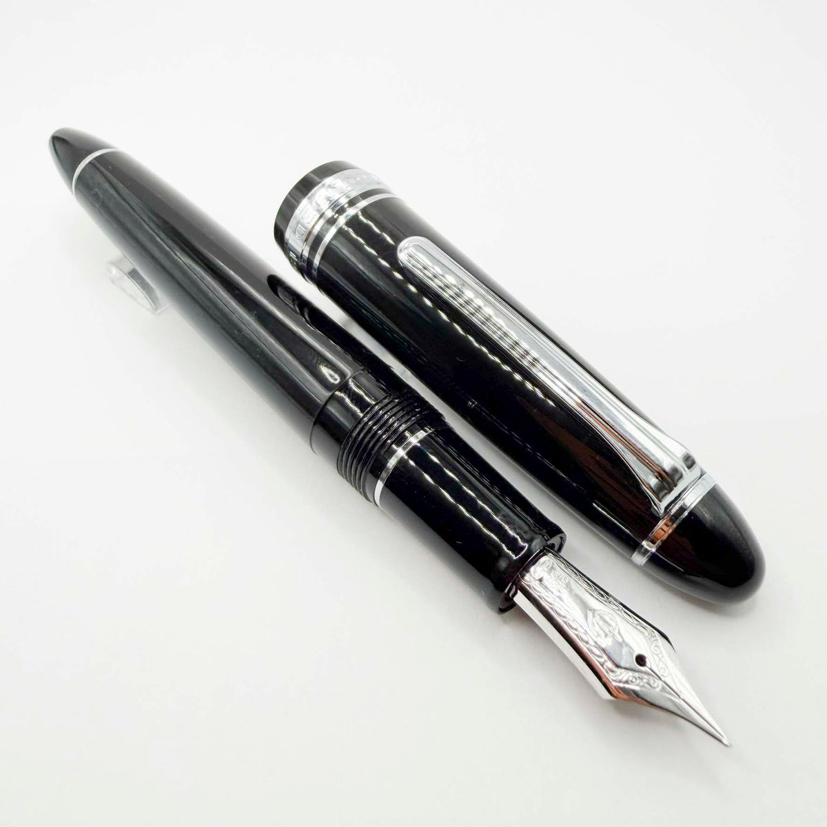 Sailor 1911L Large Black Fountain Pen - Broad 21kt Gold Nib
