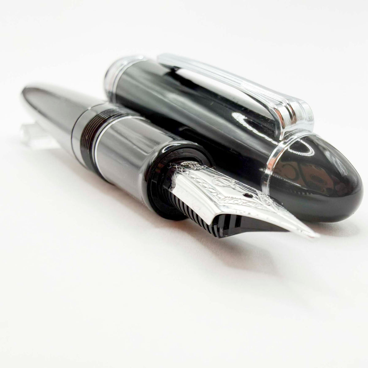 Sailor 1911L Large Black Fountain Pen - Broad 21kt Gold Nib