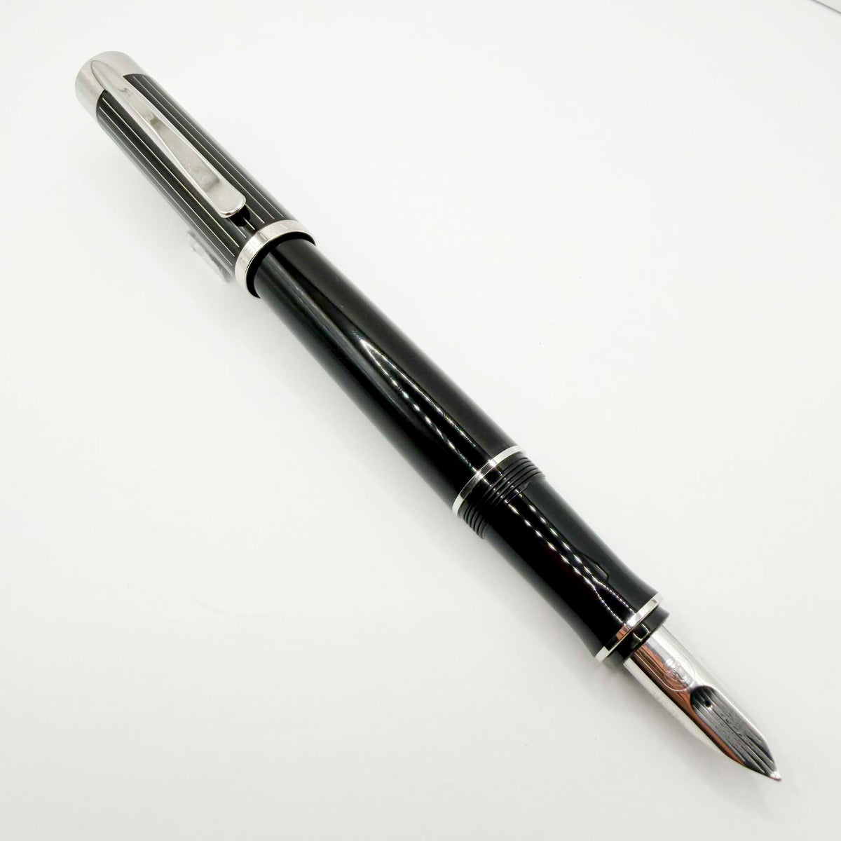 Pelikan P3100 Ductus Fountain Pen - Fine 18kt Gold Nib