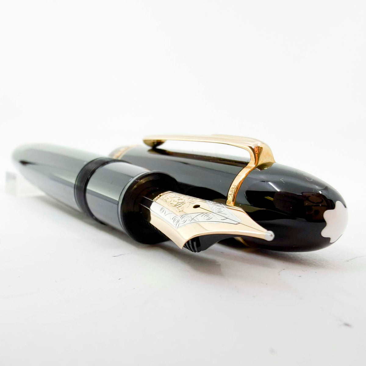 Montblanc Meisterstuck #149 (Largest) Red Gold-Coated Fountain Pen - Fine 18kt Gold Nib