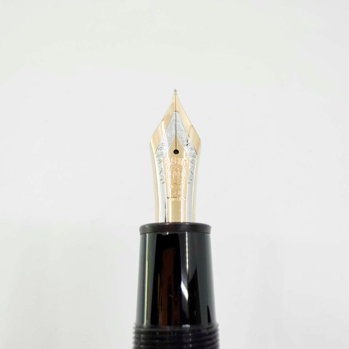 Montblanc Meisterstuck #149 (Largest) Red Gold-Coated Fountain Pen - Fine 18kt Gold Nib