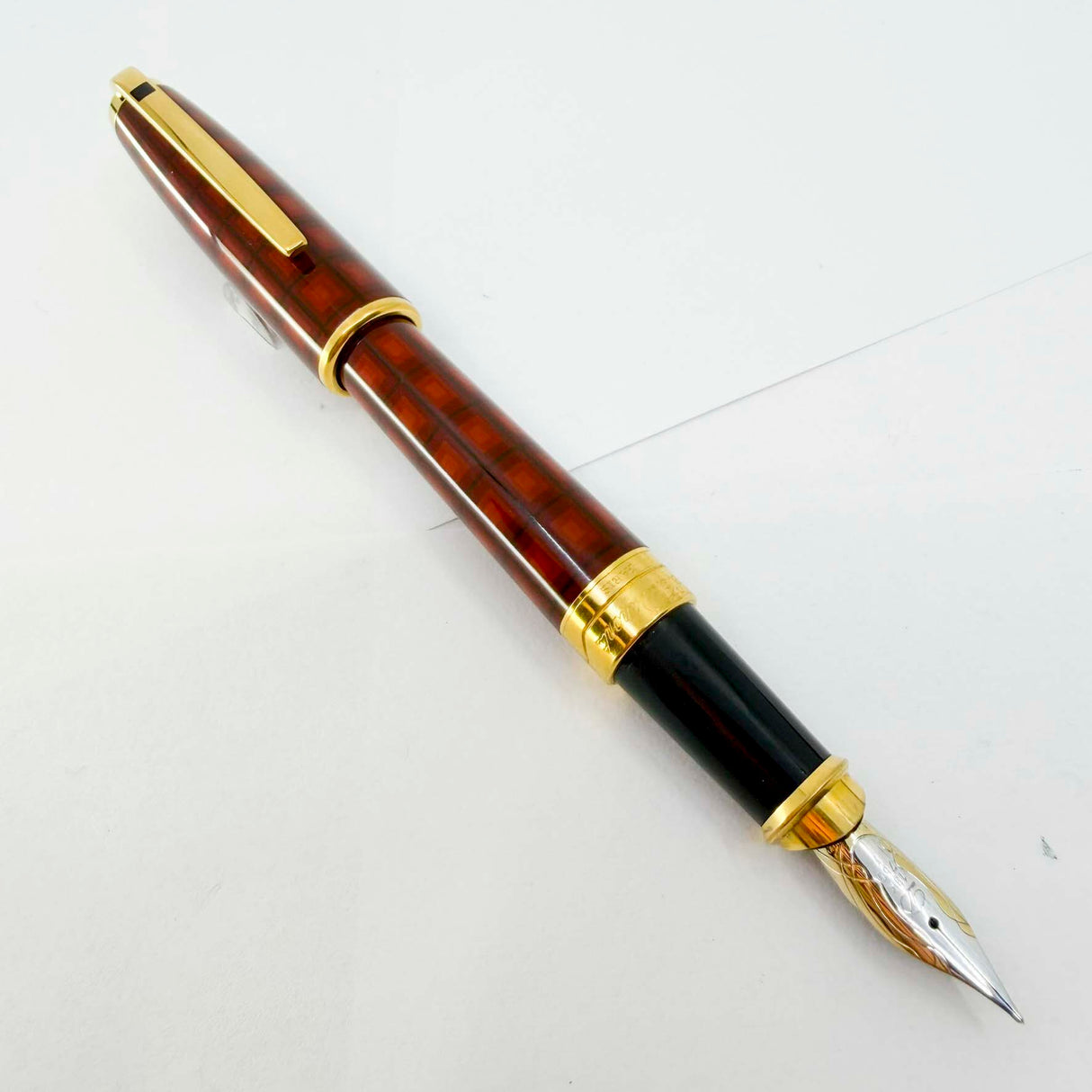 S.T. DuPont Orpheo Vertigo Laque de Chine Fountain Pen - Fine 18kt Gold Nib