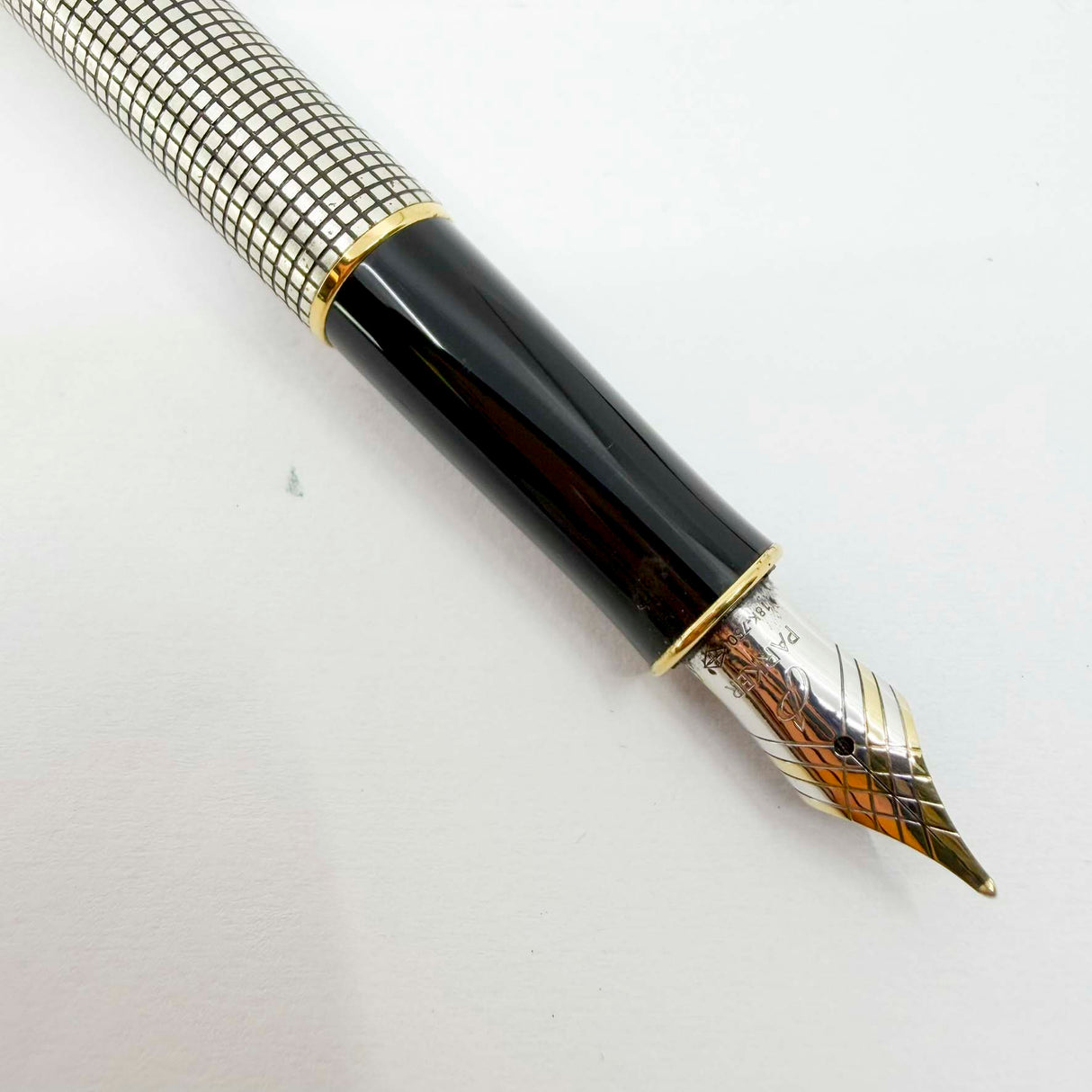 Parker Sonnet Sterling Silver Cisele Cross Hatch Fountain Pen - Fine 18kt Gold Nib