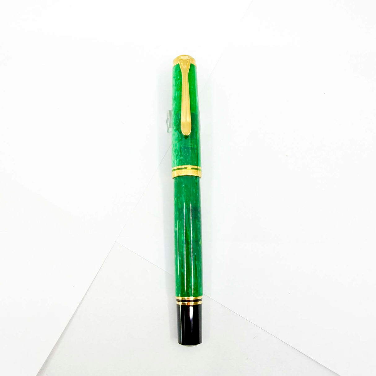 Pelikan Souveran M600 Marbled Vibrant Green Special Edition Fountain Pen - Broad 14kt Gold Nib