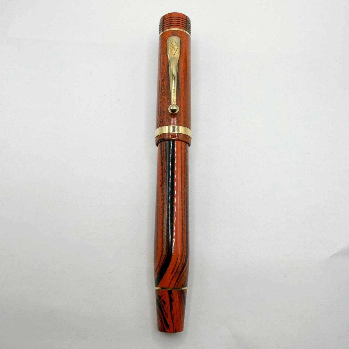 Conway Stewart Winston Churchill Woodgrain Ebonite Fountain Pen - Medium Italic 18kt Gold Nib