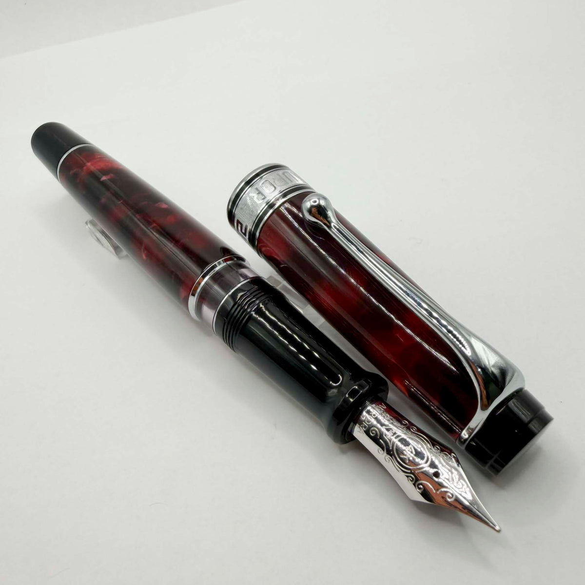 Aurora Optima Marbled Burgundy Auroloide Fountain Pen - Fine 14kt Gold Nib