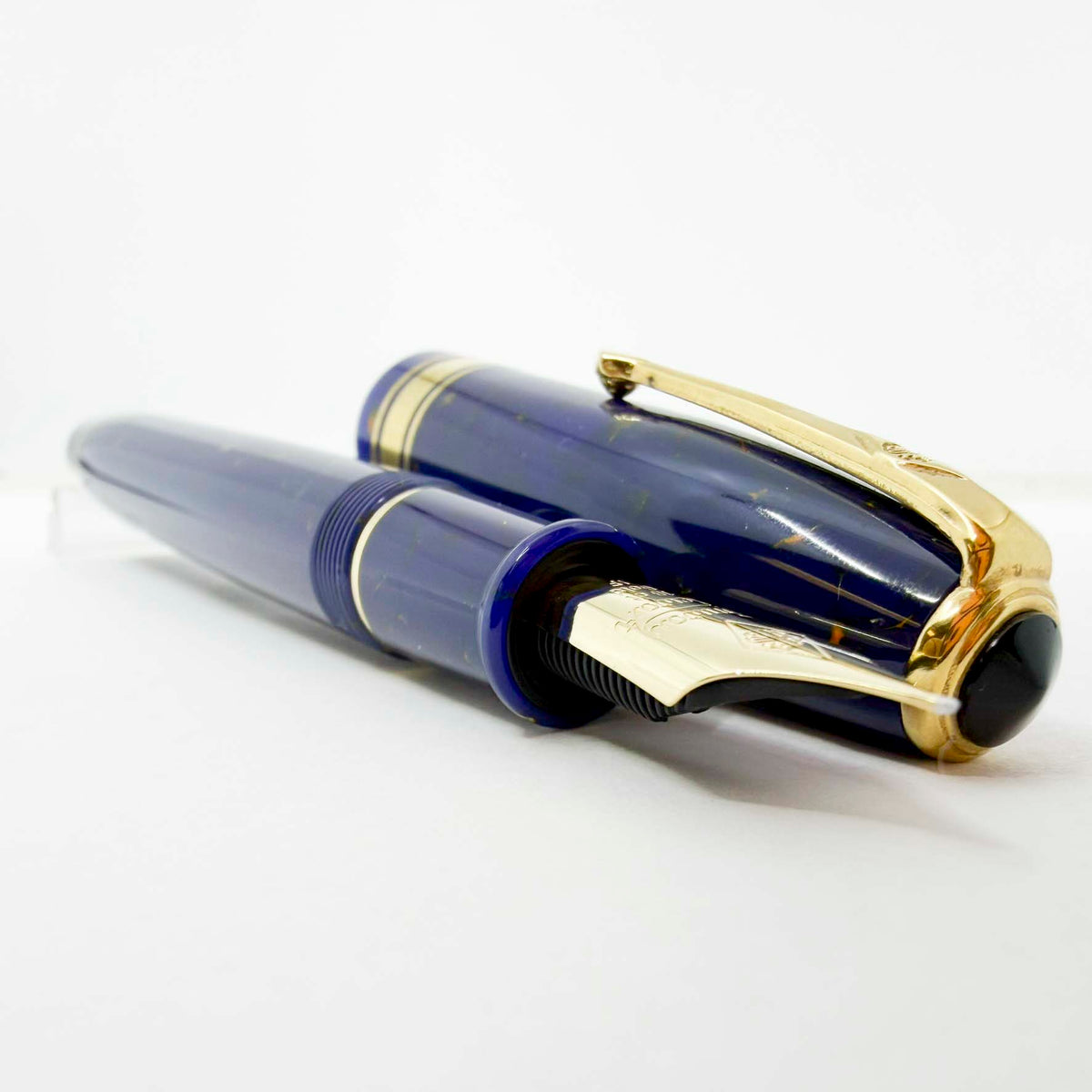 Conway Stewart 100 Dark Blue with Golden Amber Flecks Fountain Pen - Italic Fine 18kt Gold Nib