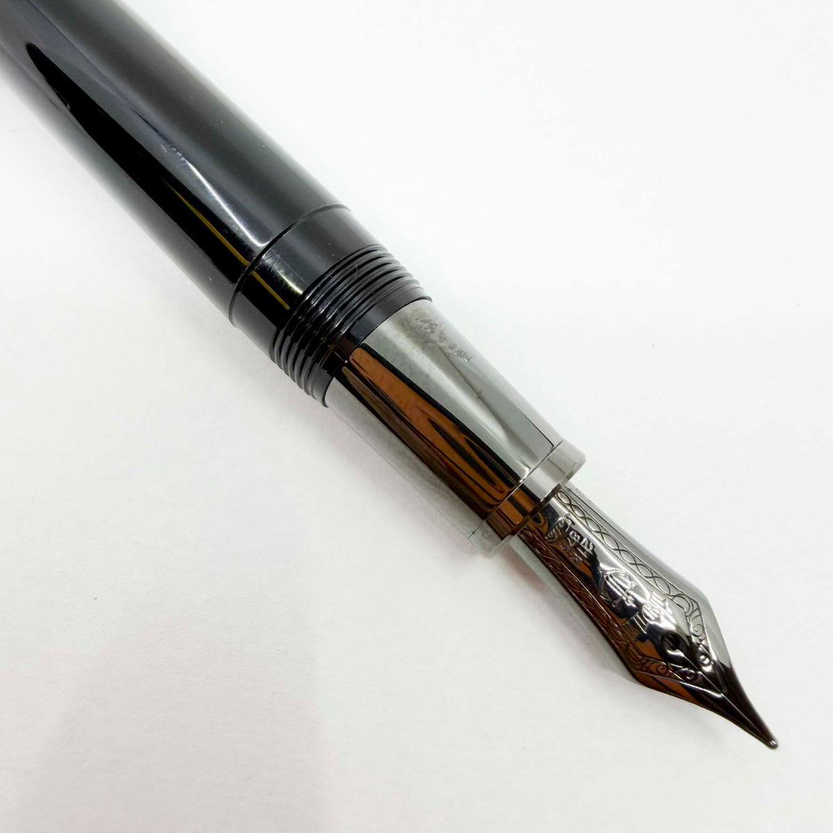 Sailor 1911 Large Black Luster Special Edition Fountain Pen - Broad 21kt Gold Nib