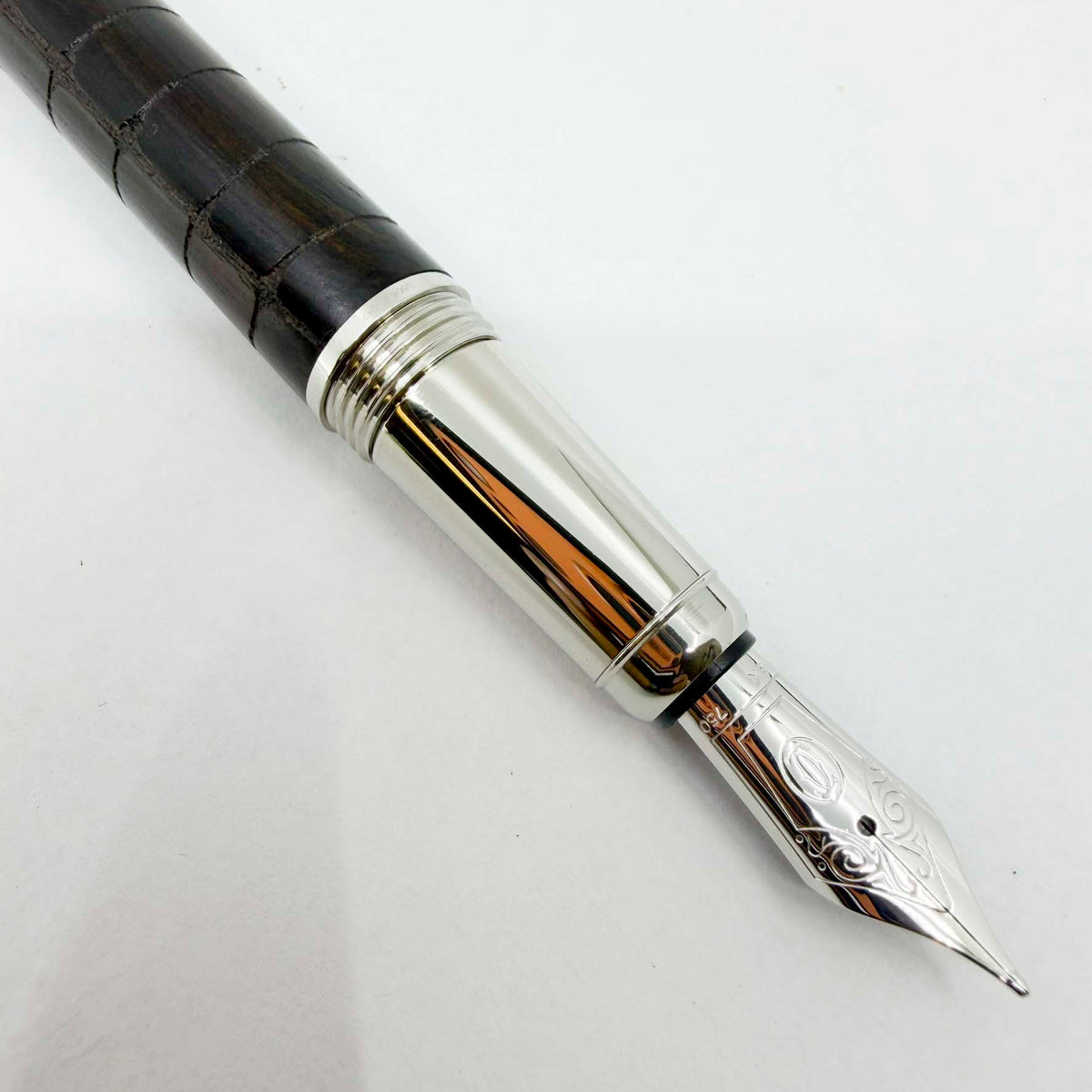 Cartier Louis Cartier Dandy Crocodile Scales Engraved Wood Body Limited Edition Fountain Pen - Medium 18kt Gold Nib