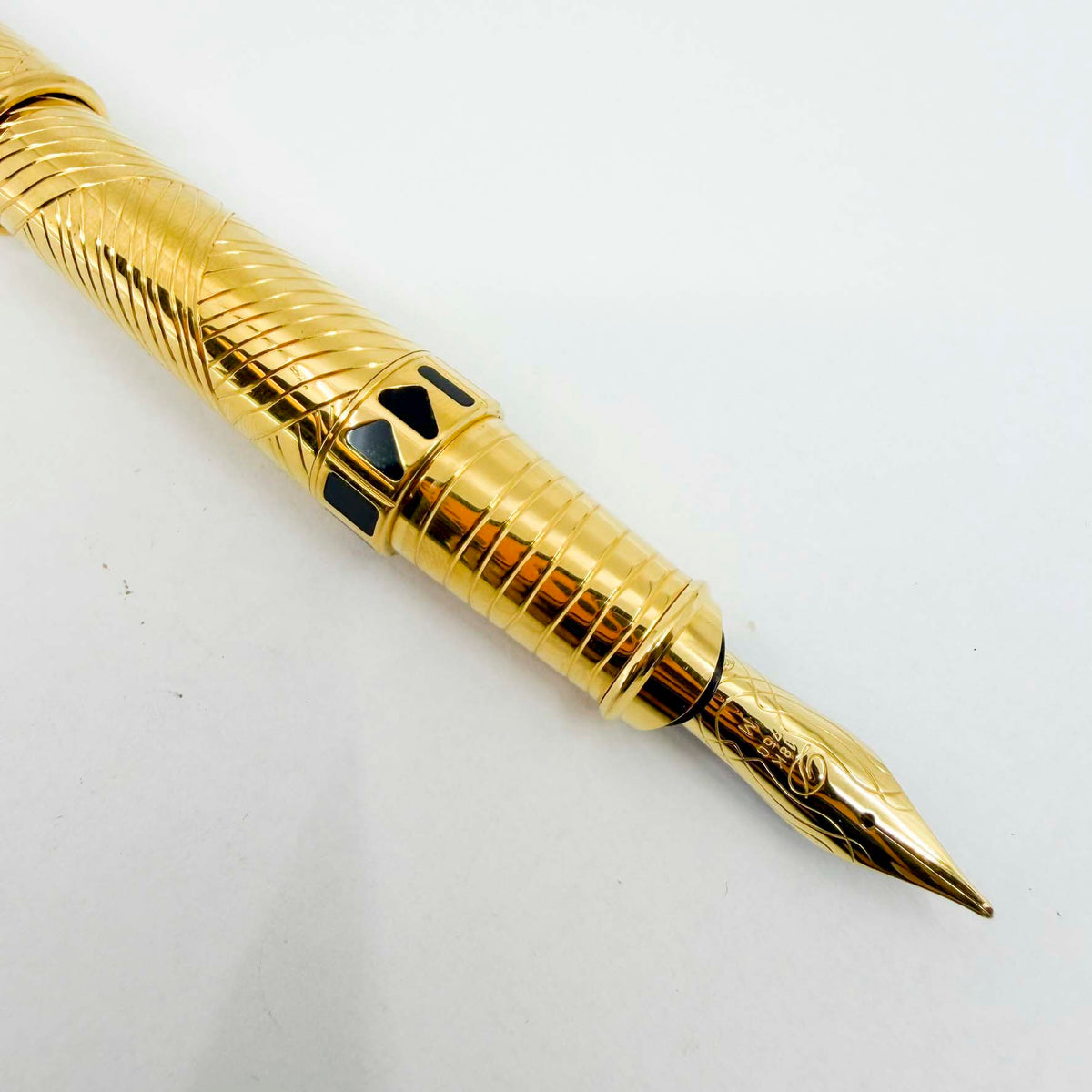 S.T. Dupont Afrika Limited Edition Fountain Pen - Circa 2000 - Medium 18kt Gold Nib