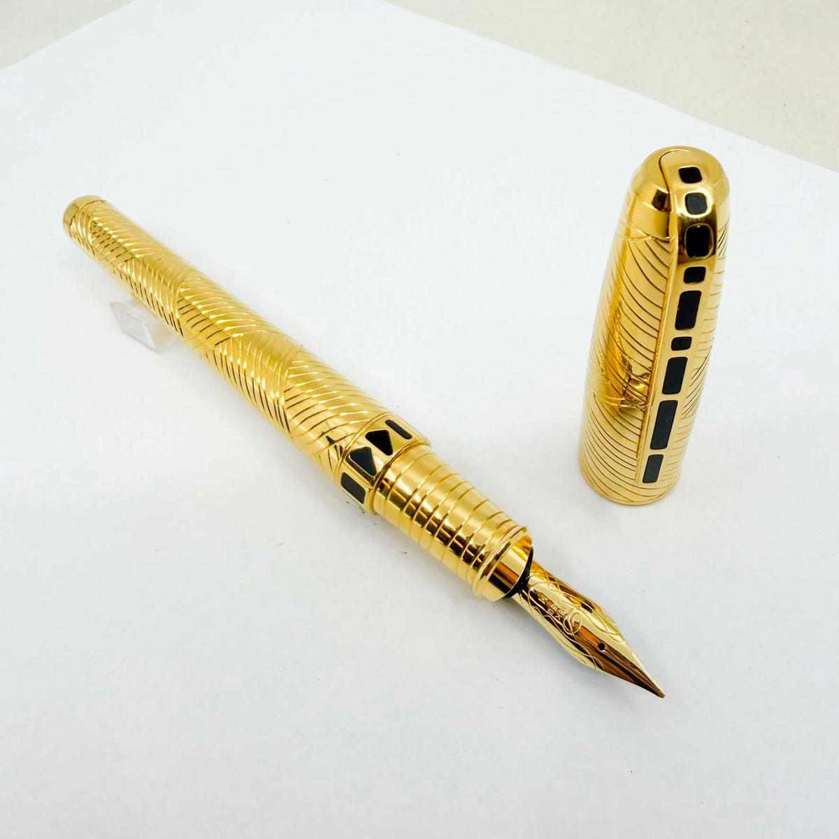 S.T. Dupont Afrika Limited Edition Fountain Pen - Circa 2000 - Medium 18kt Gold Nib