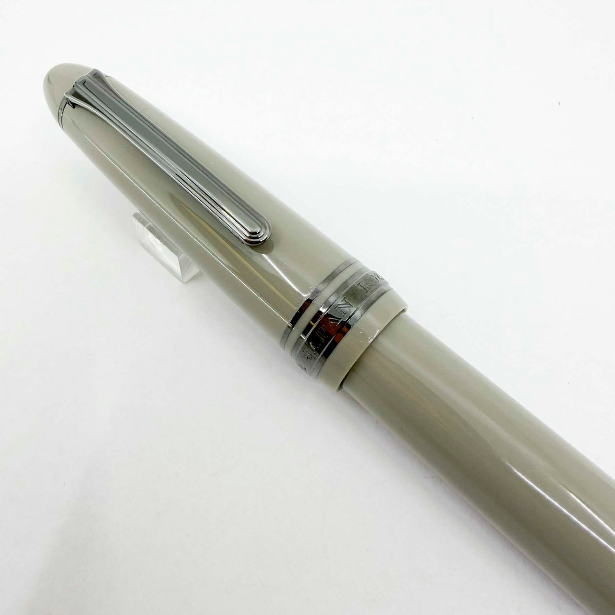 Sailor 1911 Large Special Edition Light Gray Themis Fountain Pen - Medium 21kt Gold Nib