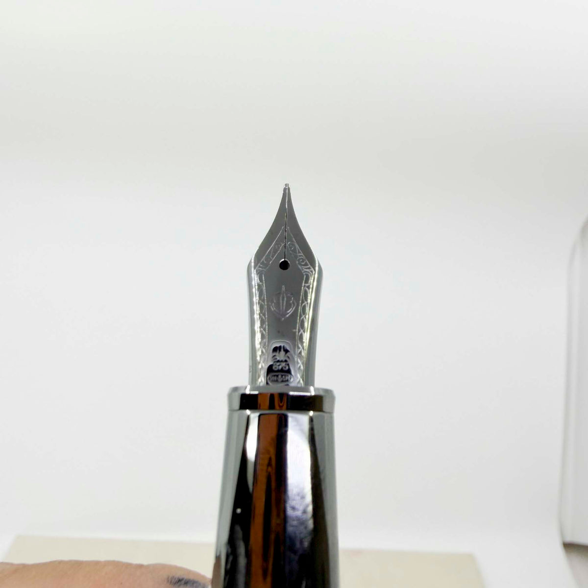 Sailor 1911 Large Special Edition Light Gray Themis Fountain Pen - Medium 21kt Gold Nib