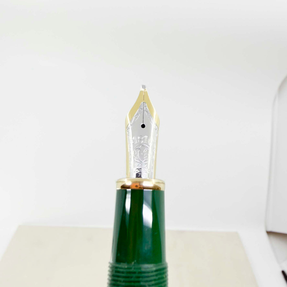 Montblanc Solitaire 146 Czar Nikolai LeGrand Fountain Pen - Striped Malachite Cap/Gold Vermeil Pinstriped Barrel & Cap Trim - Broad 18kt Gold Nib