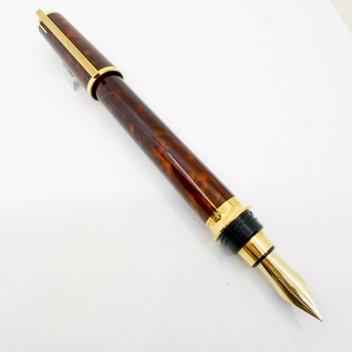 S.T. Dupont Montparnasse Chairman (Largest) Tortoiseshell Laque de Chine Fountain Pen - Medium 18kt Gold Nib