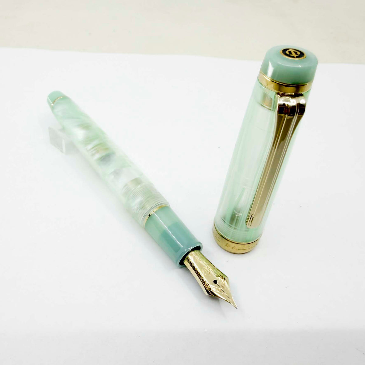 Sailor Professional Gear Veilio Pearl Mint Fountain Pen - Medium 21kt Gold Nib