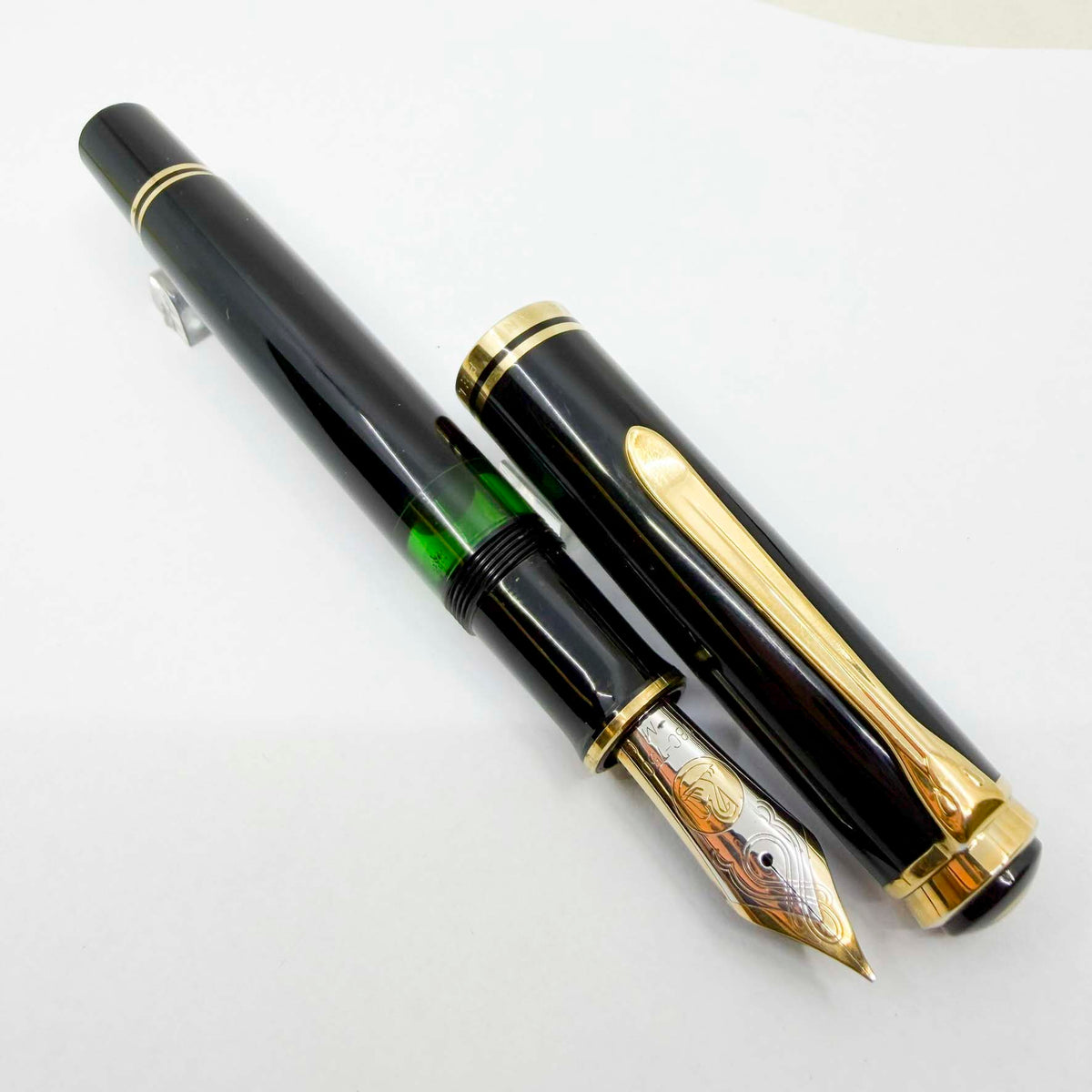 Pelikan Souveran M1000 Black Fountain Pen with Gold-Plated Trim - Medium 18kt Gold Nib
