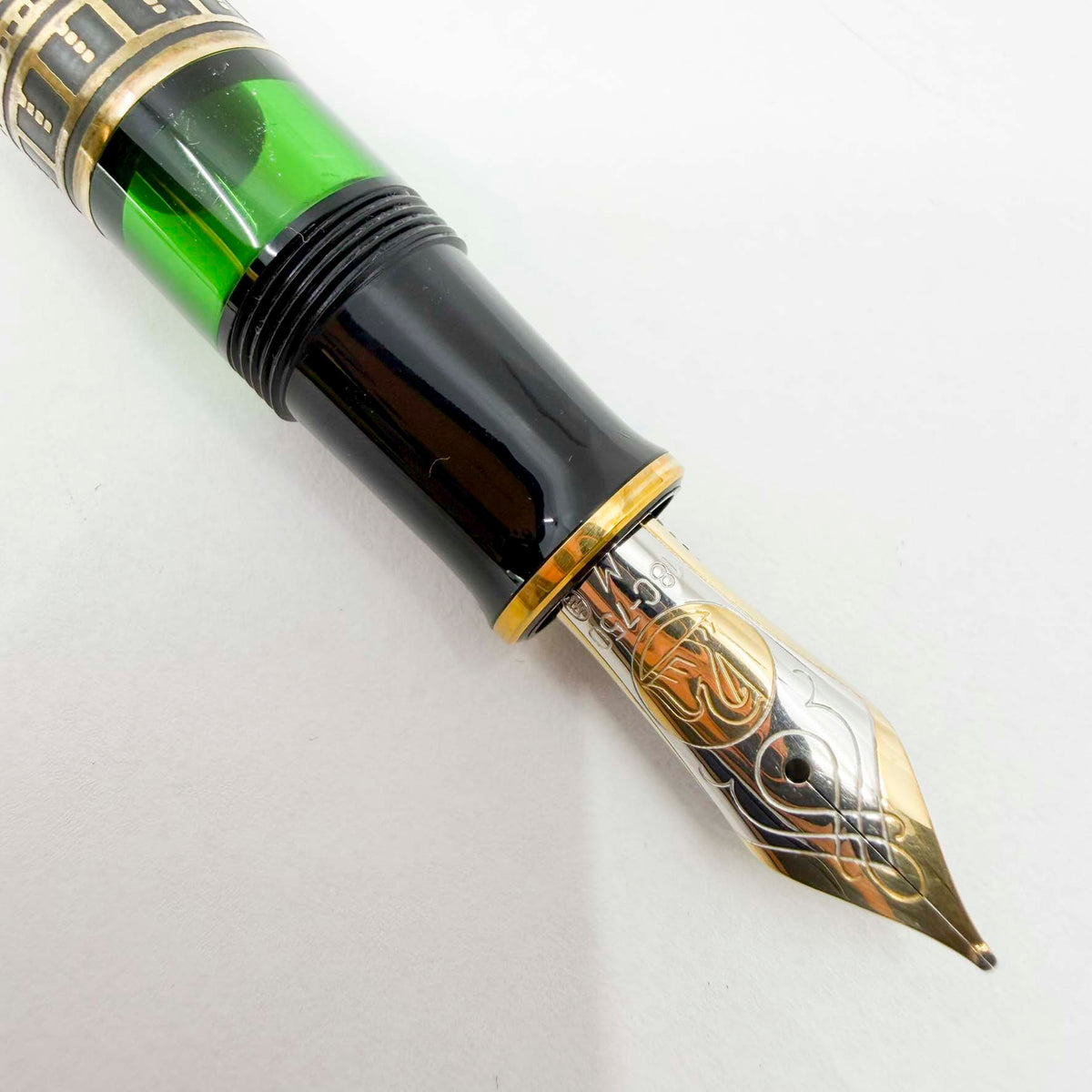 Pelikan M900 Toledo Gold Vermeil Fountain Pen - Medium 18kt Gold Nib - 1990's - Original Box & Certificate Booklet - MINT