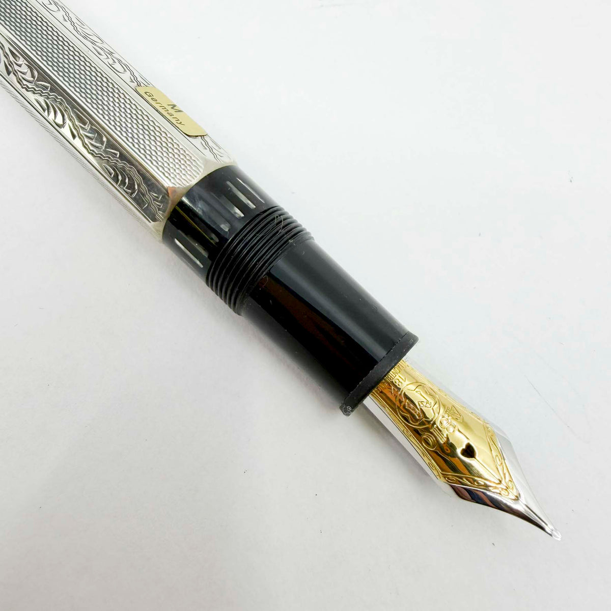 Montblanc Lorenzo de Medici Patron of the Arts Limited Edition Fountain Pen - The First In The Patron of Arts Series - A GRAIL PEN!!