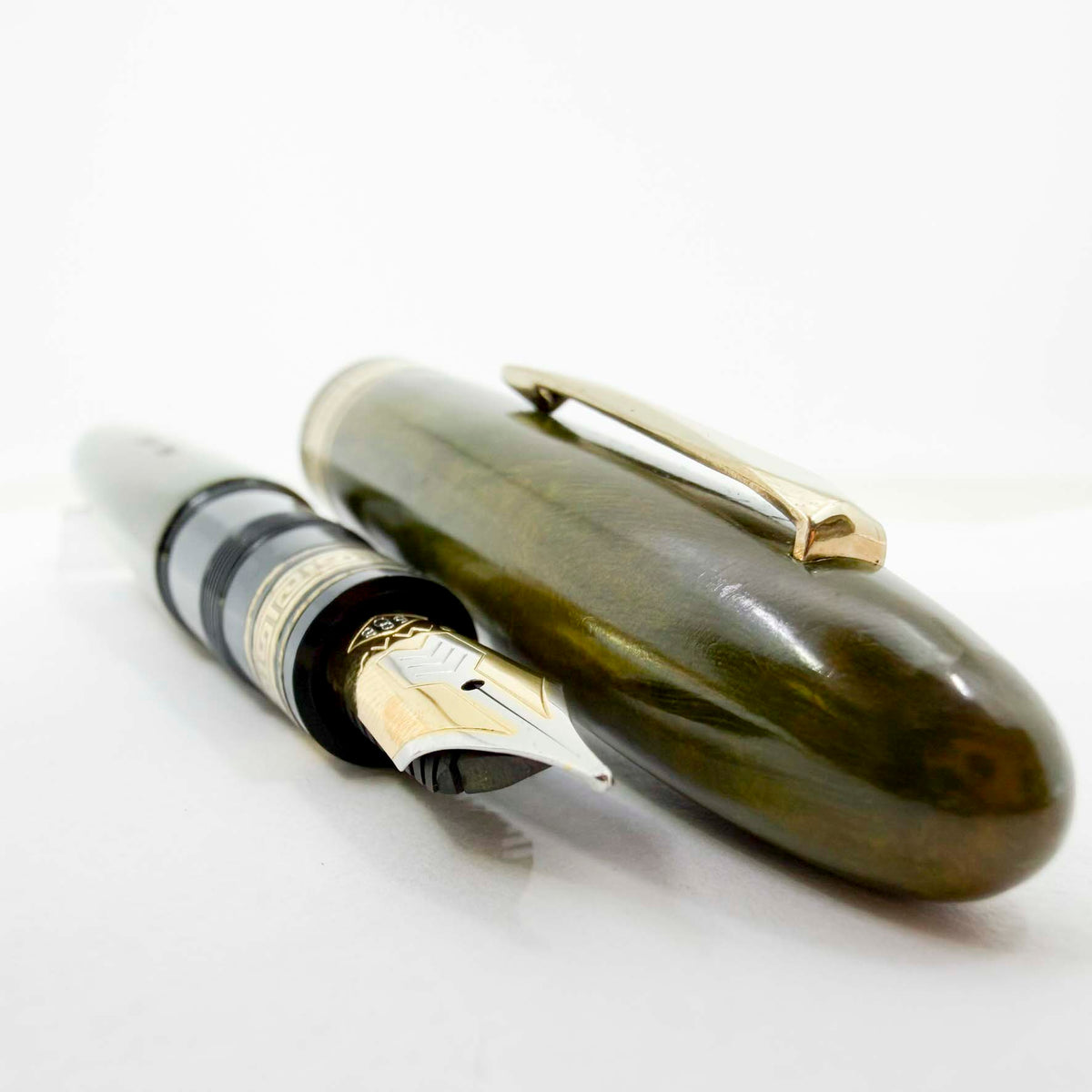 OMAS A. M. 87 Briarwood Fountain Pen (The Oversized Profile Within the Series) - Flexible Medium 14kt Gold Nib (Late 1980s)