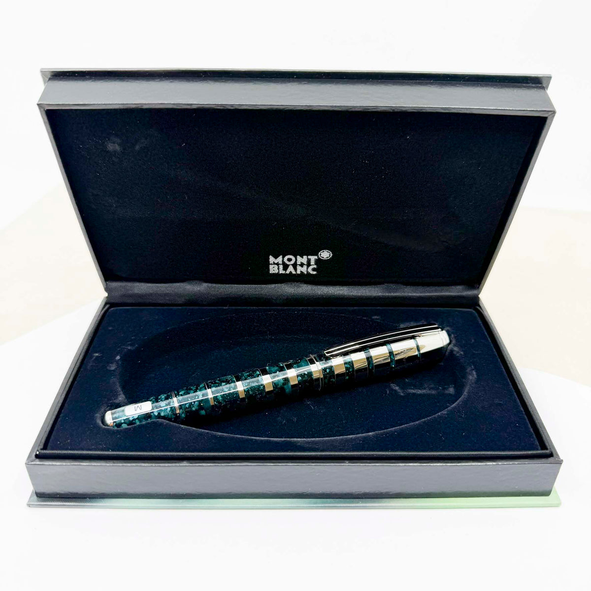 Montblanc George Bernard Shaw Writer Series Limited Edition Fountain Pen - Medium 18kt Gold Nib