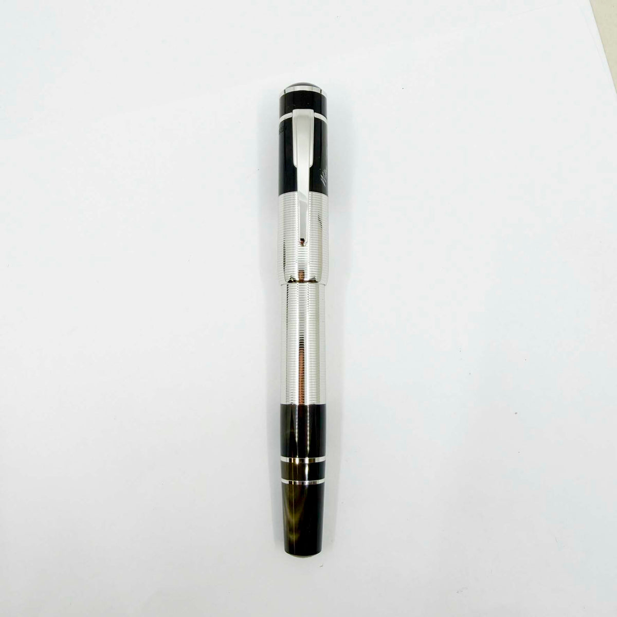 Montblanc William Faulkner Writers Edition Fountain Pen - Medium 18kt Gold Nib