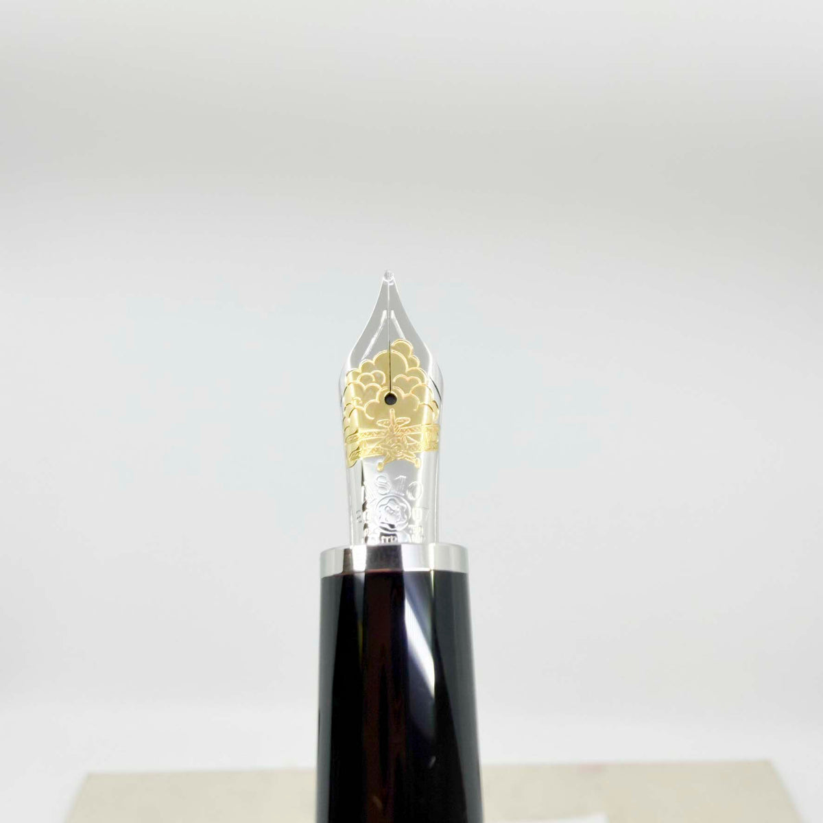 Montblanc William Faulkner Writers Edition Fountain Pen - Medium 18kt Gold Nib