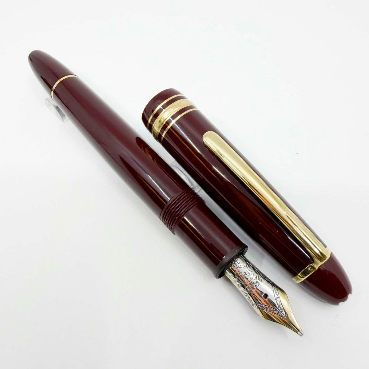 Montblanc Meisterstuck Bordeaux Resin #147 LeGrand Traveler Fountain Pen - Broad 14kt Gold Nib