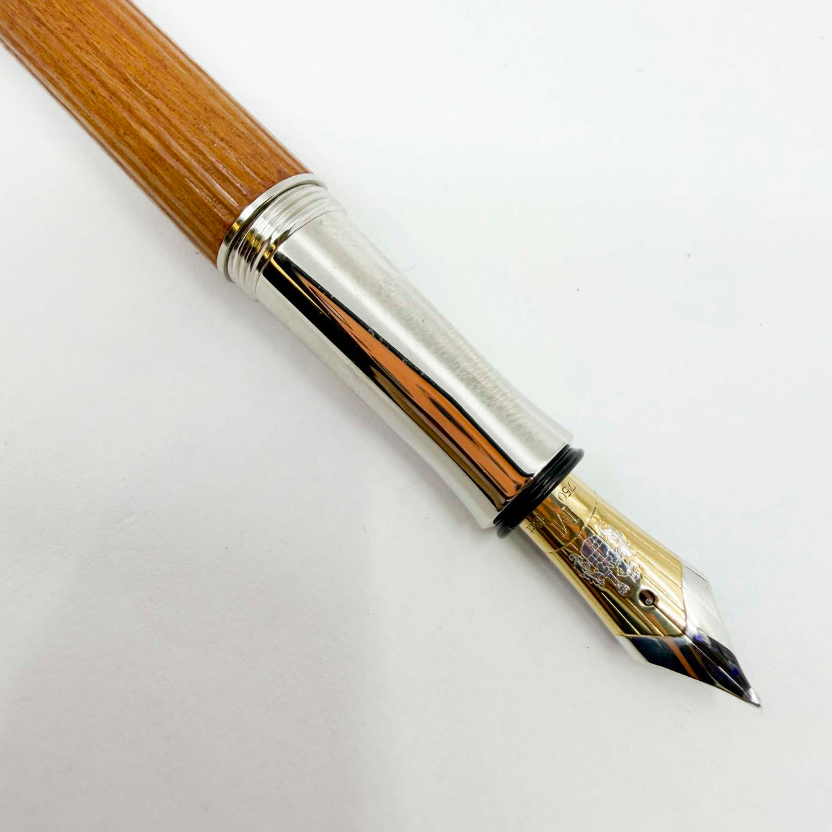 Graf von Faber Castell Classic Pernambuco Fountain Pen - Medium 18kt Gold Nib