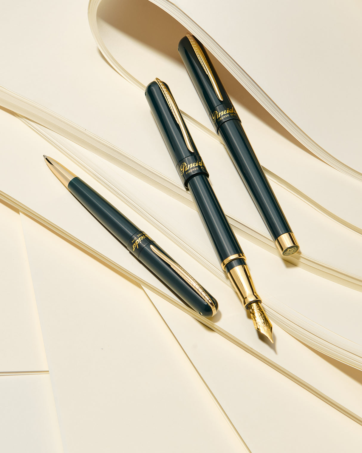 Pineider Avatar UR Anniversary Green w/Yellow Gold Trim Limited Edition - Fountain Pen