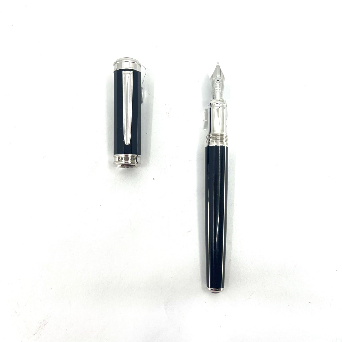 Signum (Italy) Black Facetted Fountain Pen  - Broad 18kt Gold Nib