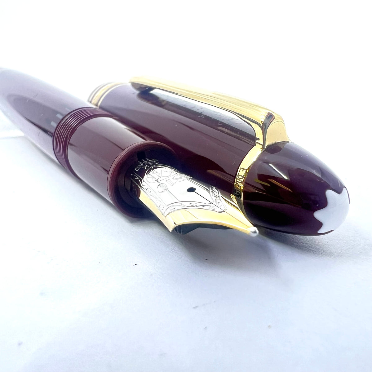 Montblanc Meisterstuck Bordeaux Resin #146 LeGrand Fountain Pen - Medium 14kt Gold Nib
