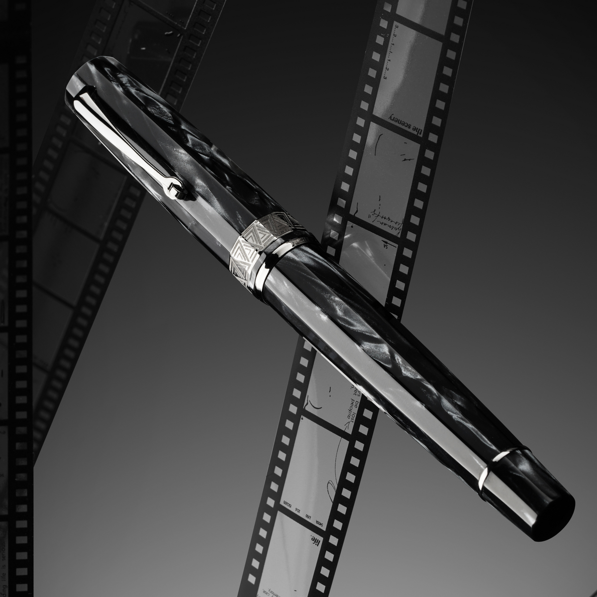 OMAS Paragon Fountain Pen Grigio Perla Silver Trim