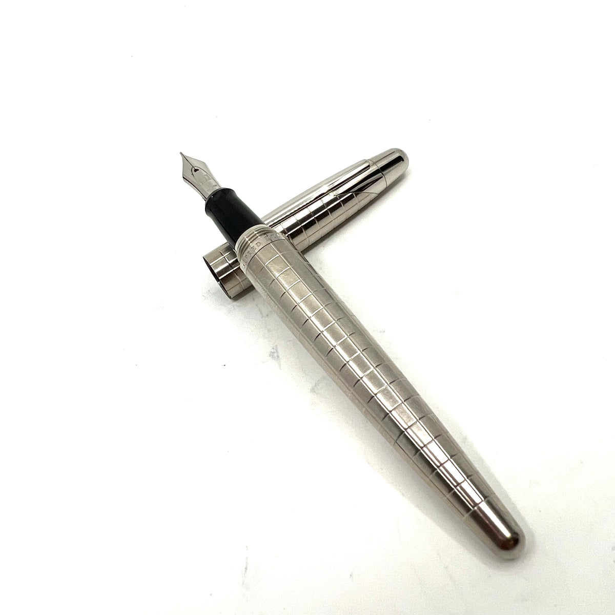 Dunhill AD2000 Brushed Stainless Steel Cross Hatch Design  Fountain Pen