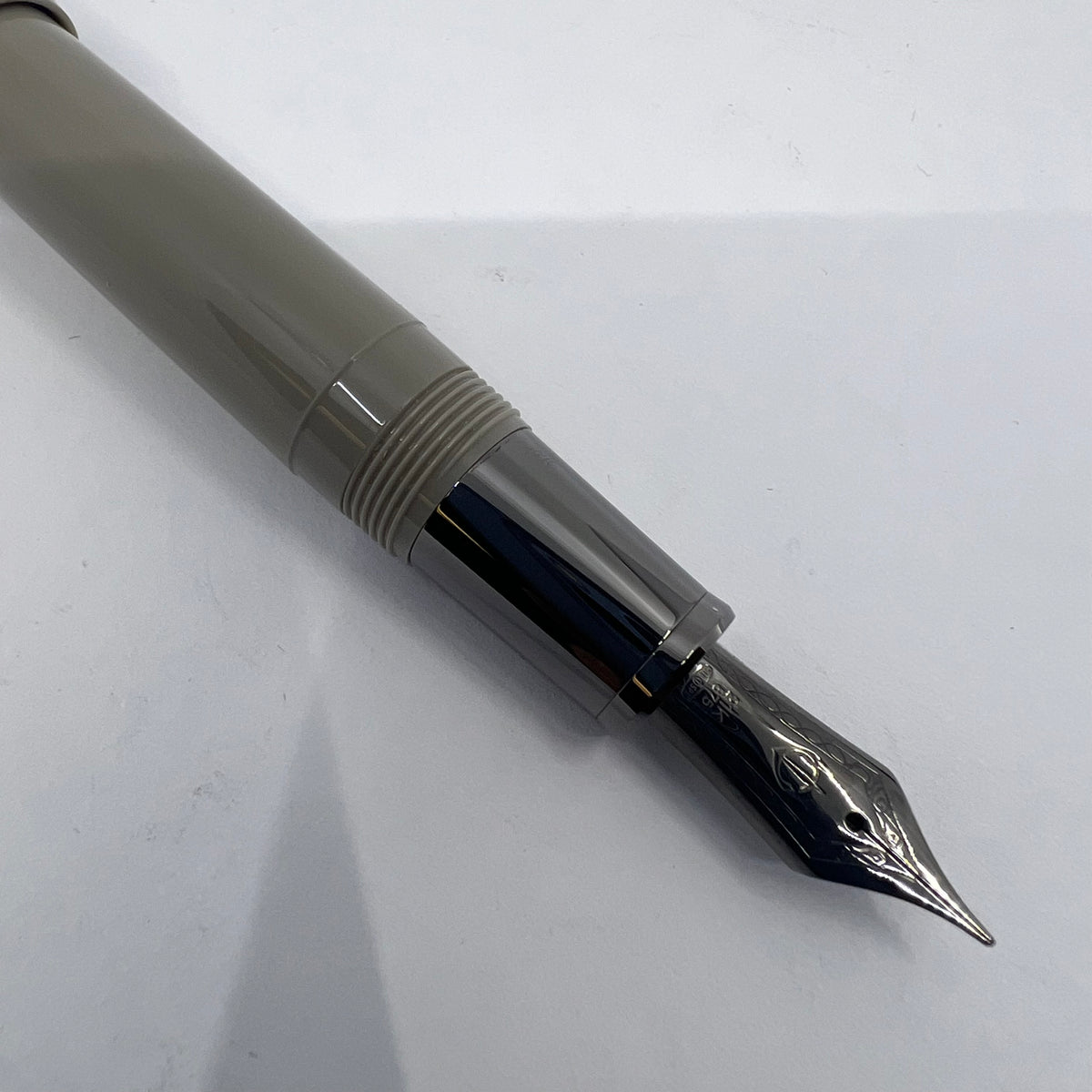 Sailor 1911 Large Special Edition Light Gray Themis  Fountain Pen - Medium 21kt Gold Nib