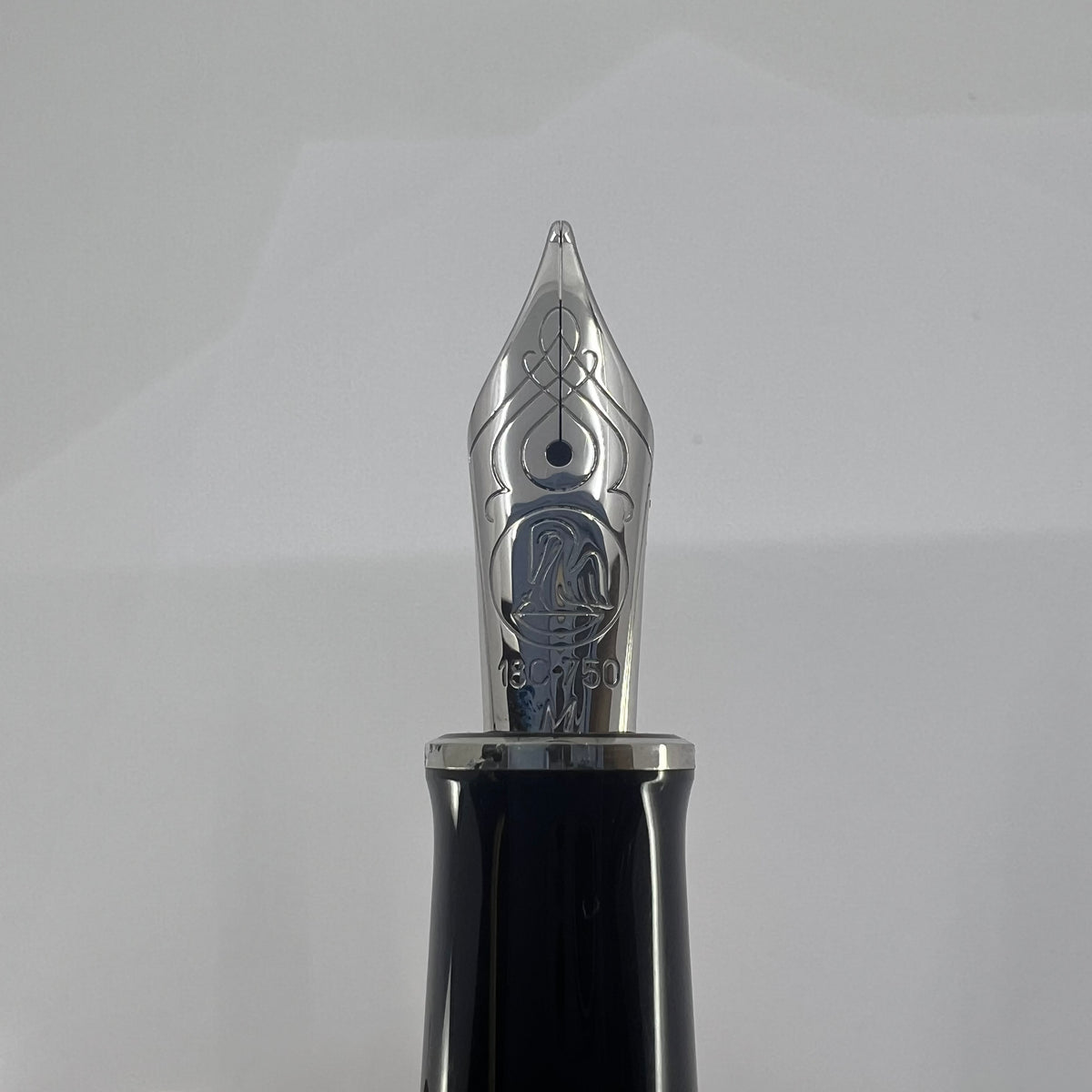 Pelikan M910 Toledo Sterling Silver Fountain Pen - Medium 18kt Gold  Nib