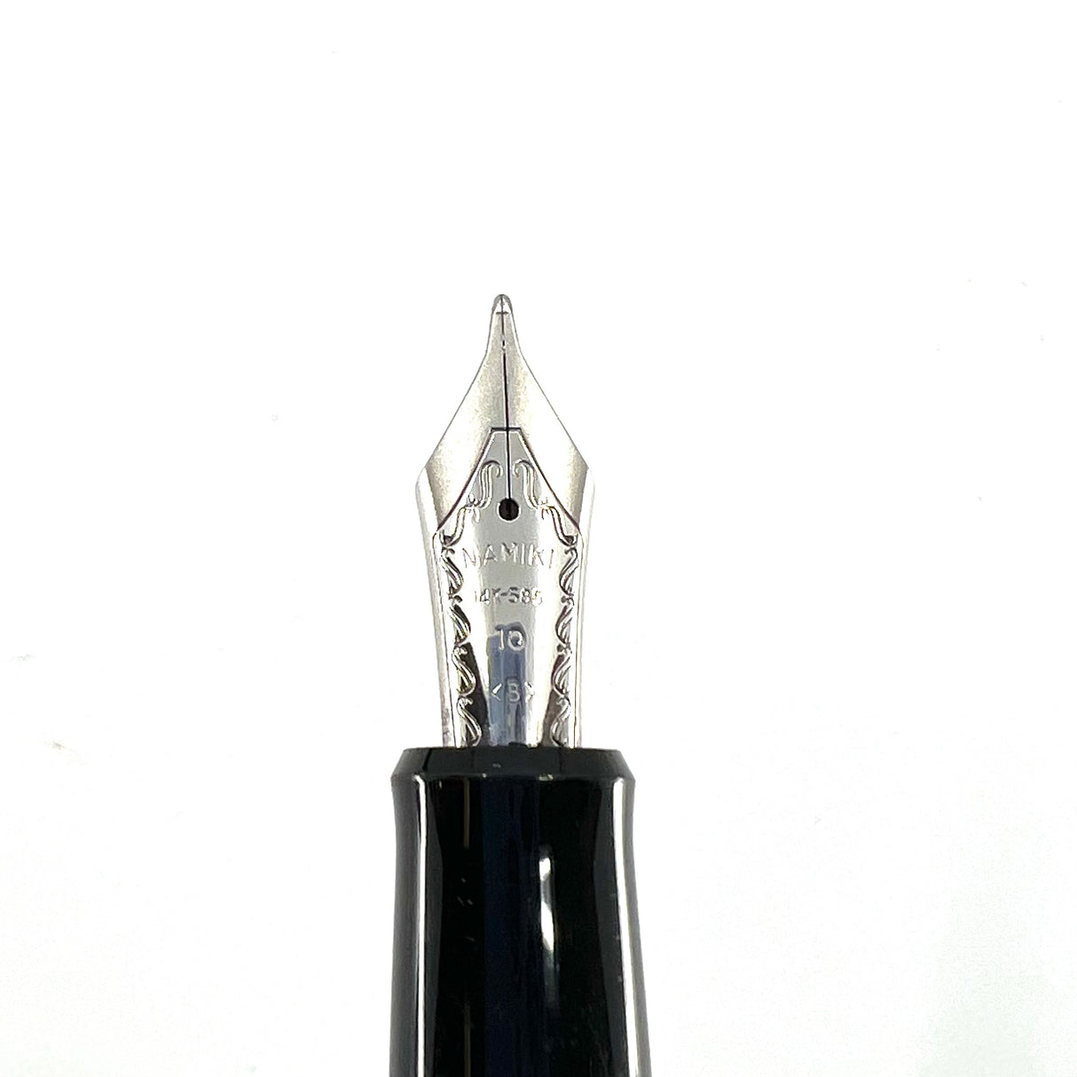 Pilot-Namiki Black Lacquered Bamboo Metal Oversized Fountain  Pen - Broad 14kt Gold Nib