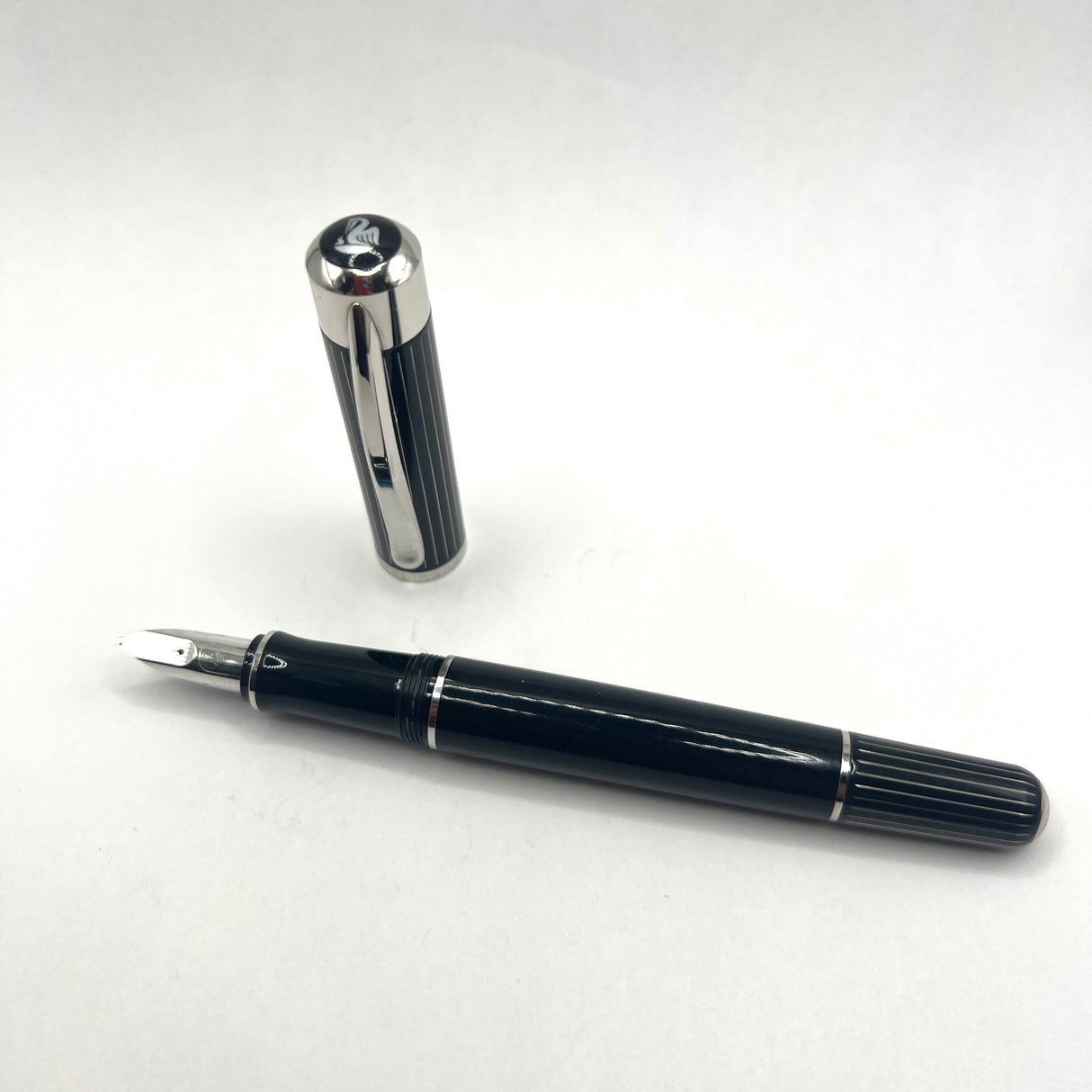 Pelikan P3100 Ductus Fountain Pen -  Medium 18kt Gold Nib