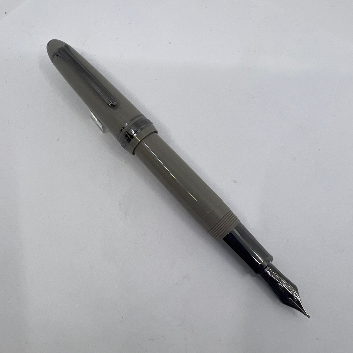 Sailor 1911 Large Special Edition Light Gray Themis  Fountain Pen - Medium 21kt Gold Nib