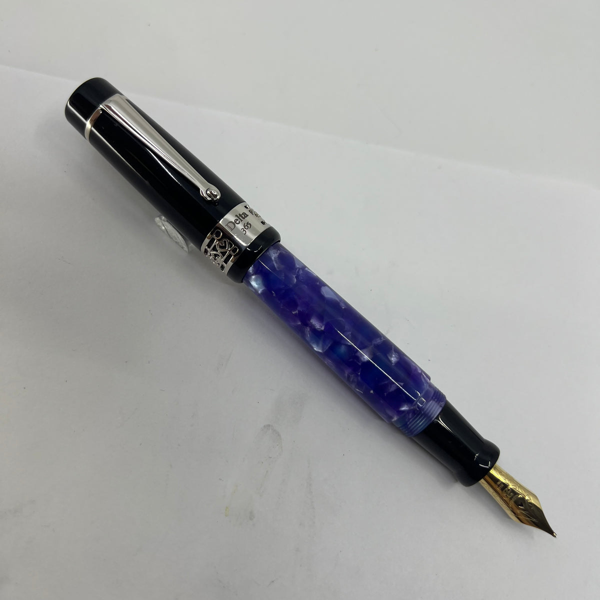 Delta #365 Lustrous Variegated Purple Marbled  Barrel/Black Cap Fountain Pen - Medium 18kt Gold Nib