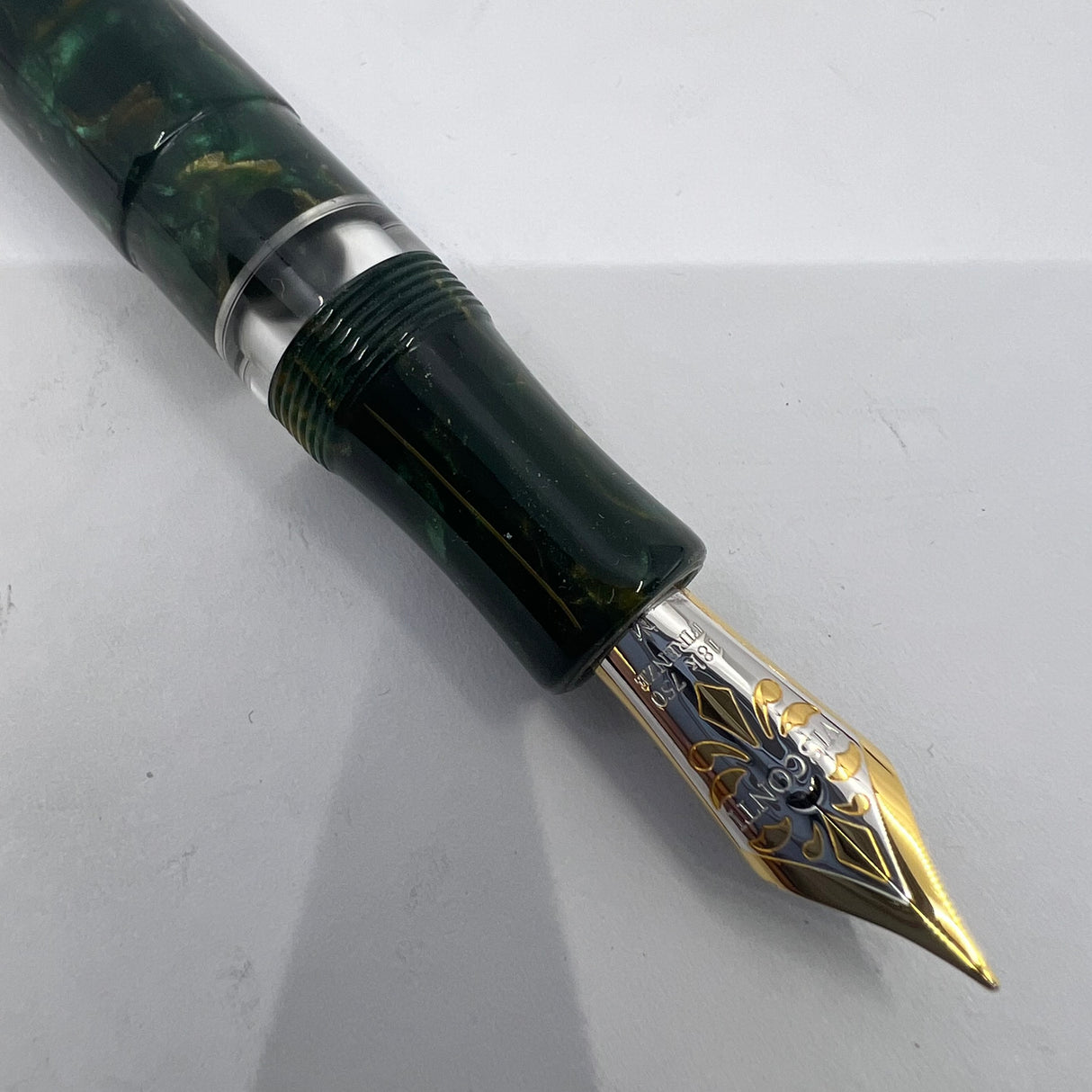 Visconti Grande Green Marbled/Bronze Streaked "Michelangelo" Celluloid  Fountain Pen Circa 2000 - Fine 18kt Gold Nib