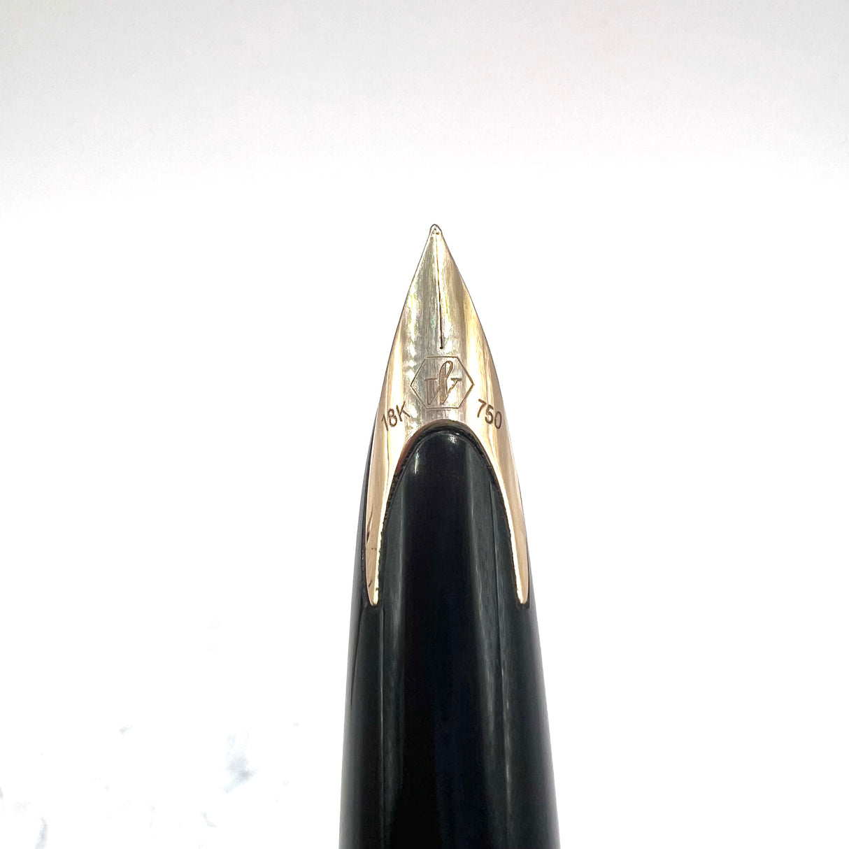 Waterman Carene Deluxe Black Barrel/Silver-Plated Cap Fountain  Pen   - Fine 18kt Gold Nib
