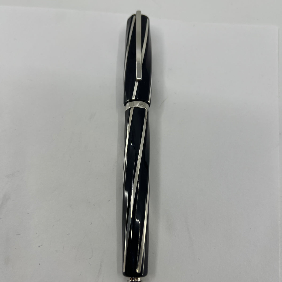 Visconti Black Divina Large Fountain Pen  - Broad 14kt Gold  Nib