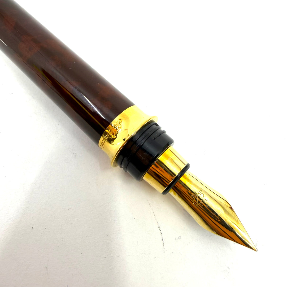 S. T. Dupont  Montparnasse Chairman  (Largest) Tortoiseshell Laque de Chine Fountain Pen - Fine 18kt Gold Nib - Rarely Found in MINT Condition!
