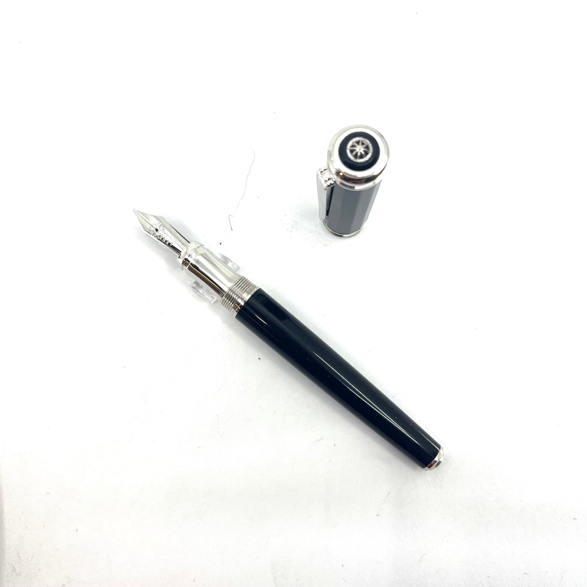 Signum (Italy) Black Facetted Fountain Pen  - Broad 18kt Gold Nib