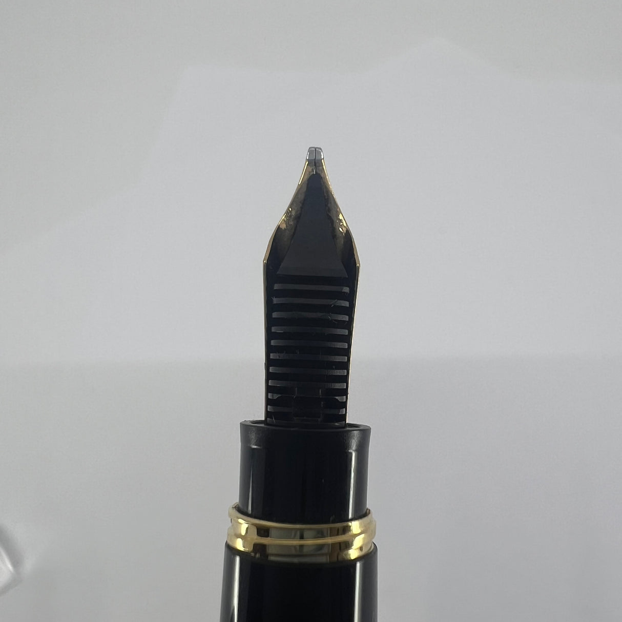 Montblanc Meisterstuck Mozart Black Resin Fountain Pen - Medium 14kt Gold  Nib
